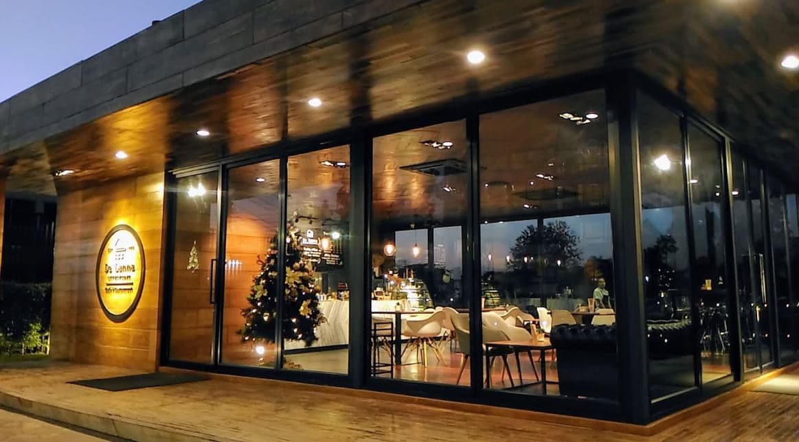 De Lanna Riverfront Cafe and Restaurant