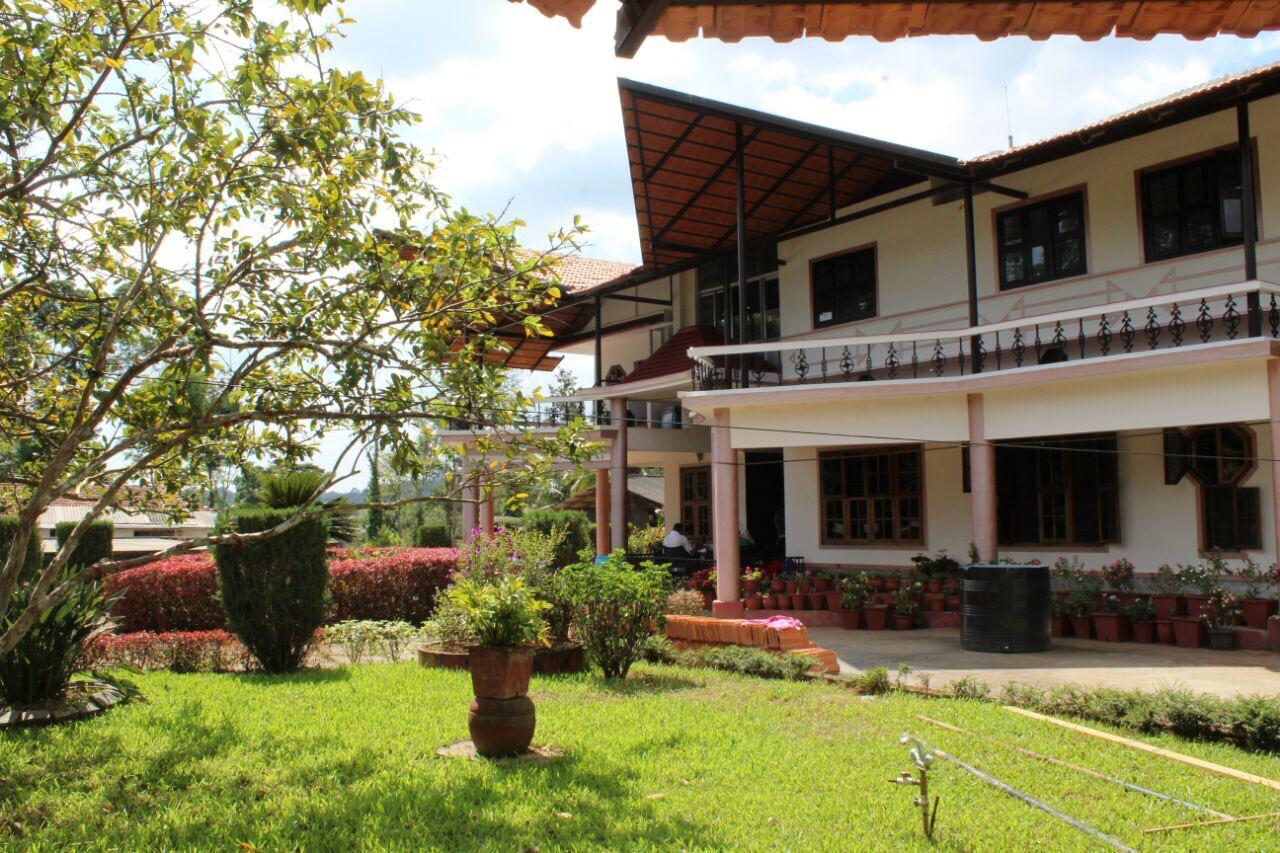 Amazing Riverside Homestay in Coorg - Flat 21% off