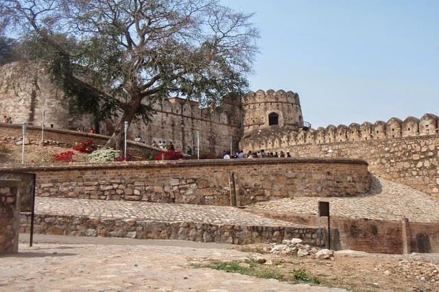1573624329 jhansi fort1