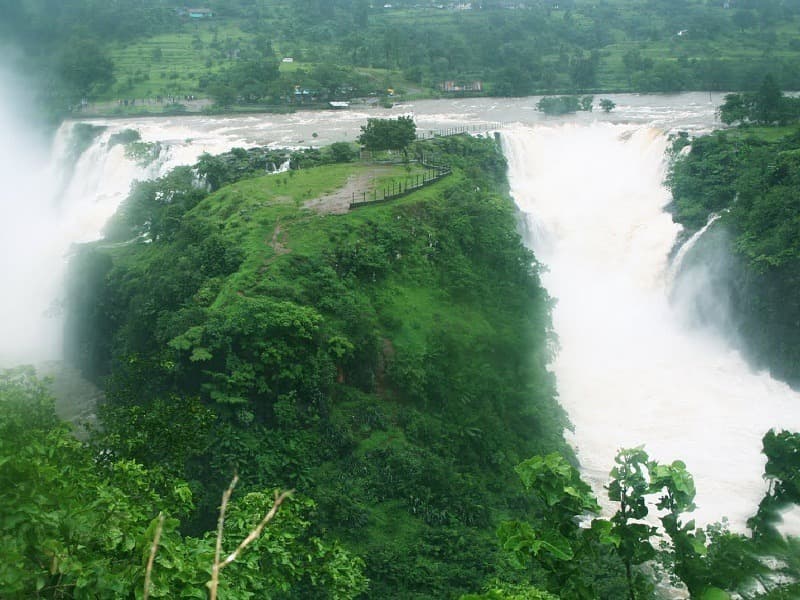Visit the Spectacular Waterfall - Pandavkada Falls