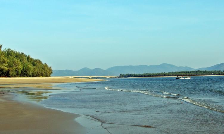 Marve Beach (173 Km From Pune)