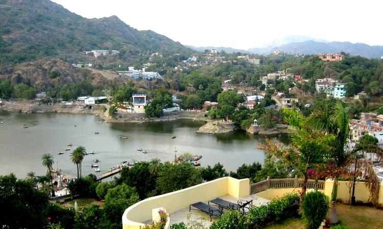 Mount Abu (755 km from Mumbai)