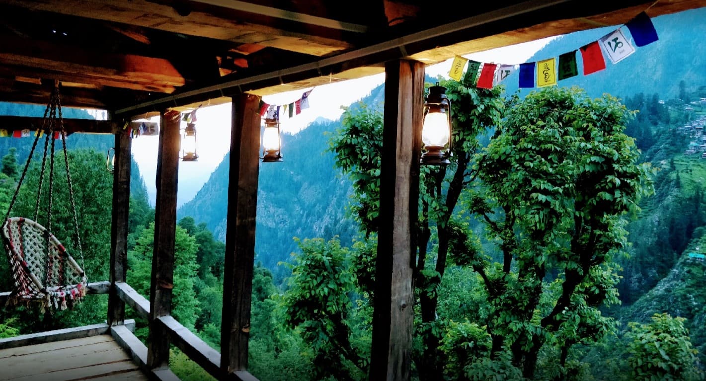 Scenic Cottage Stay with Trekking in Kasol Flat 14% off