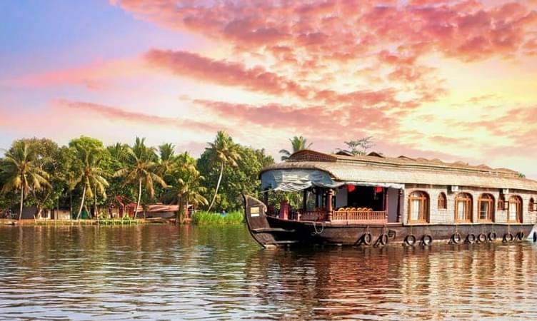 Alleppey (320 km from Ooty)