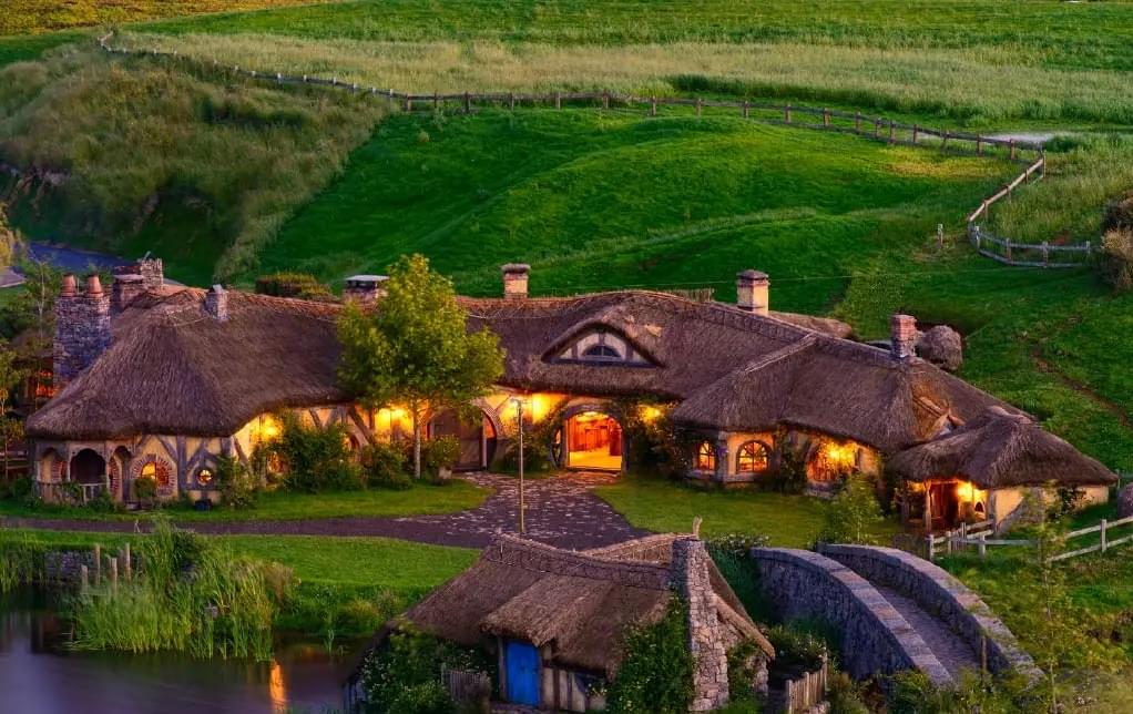 Hobbiton and Waitomo Caves Tour from Auckland, Book Now @ Flat 10% off