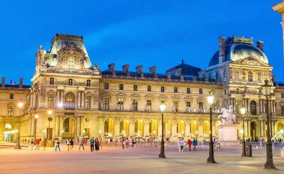 Enjoy at Louvre Museum