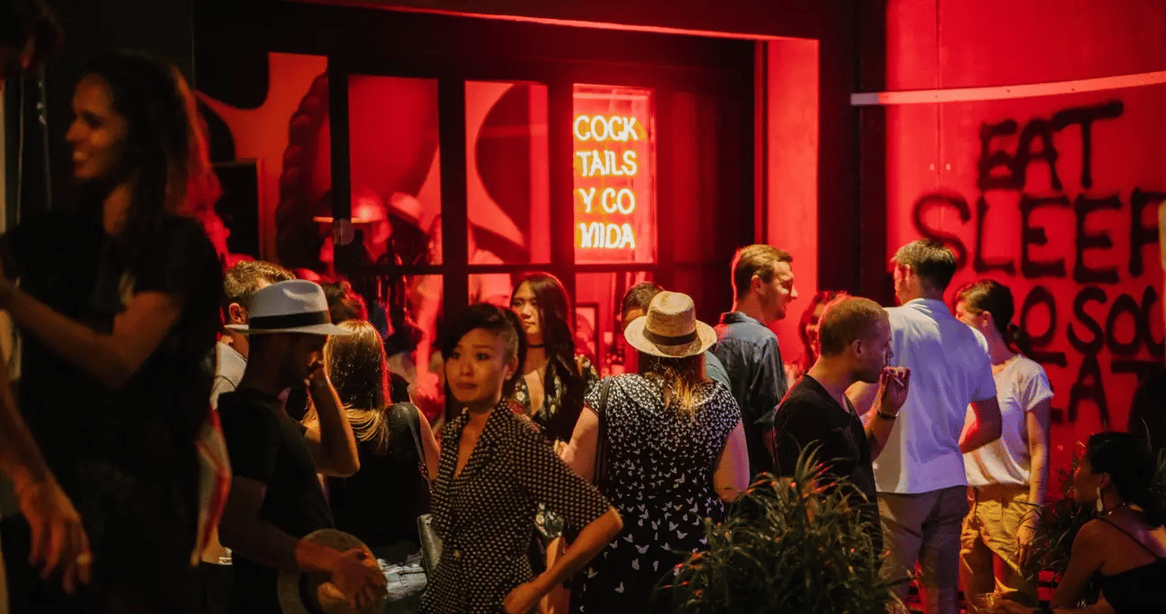 Hamburg Pub Crawl Experience, Book Now @ Flat 19% off