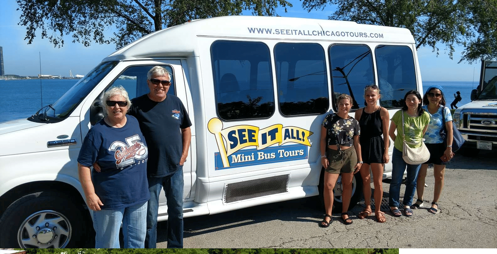 Chicago Mini Bus Tour, Book Now @ Flat 9% off