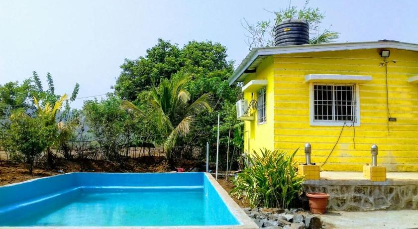 Farm Stay with Pool in Karnala