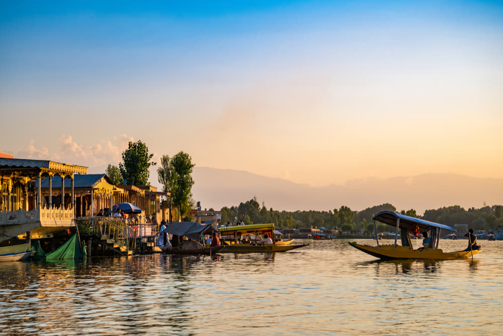 Kashmir Tour Package from Mumbai 2022 | Flat 18% off