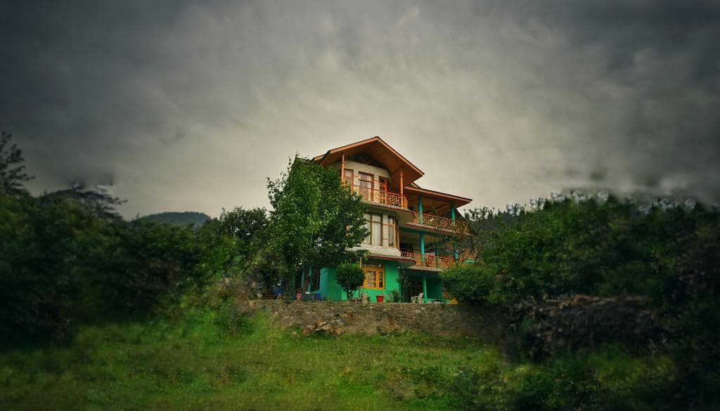 Wooden Mountain Homestay, Naggar | Staycation