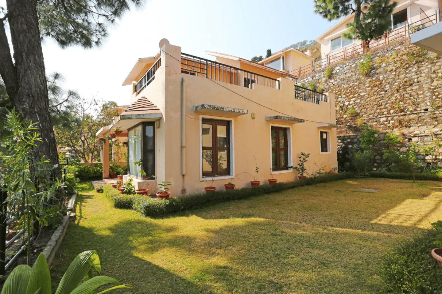 Villa Stay with View of Bhimtal Lake