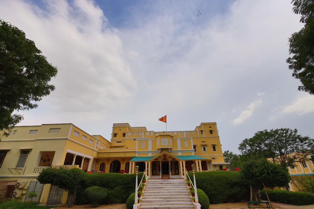Roop Niwas Kothi, Nawalgarh | Book Online @ Flat 53% off