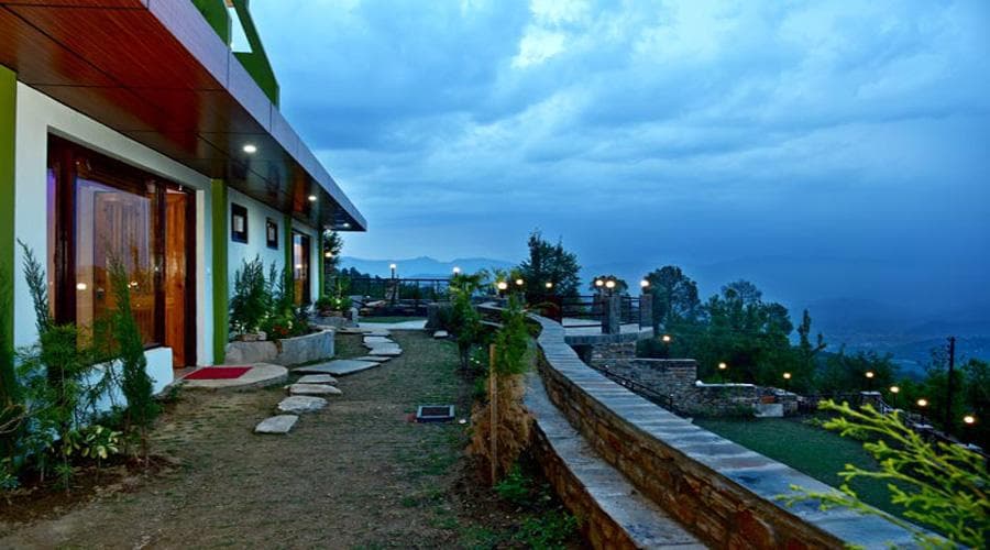 Xomotel Sunita Himalayan Paradise, Kausani | Book @ 56% off