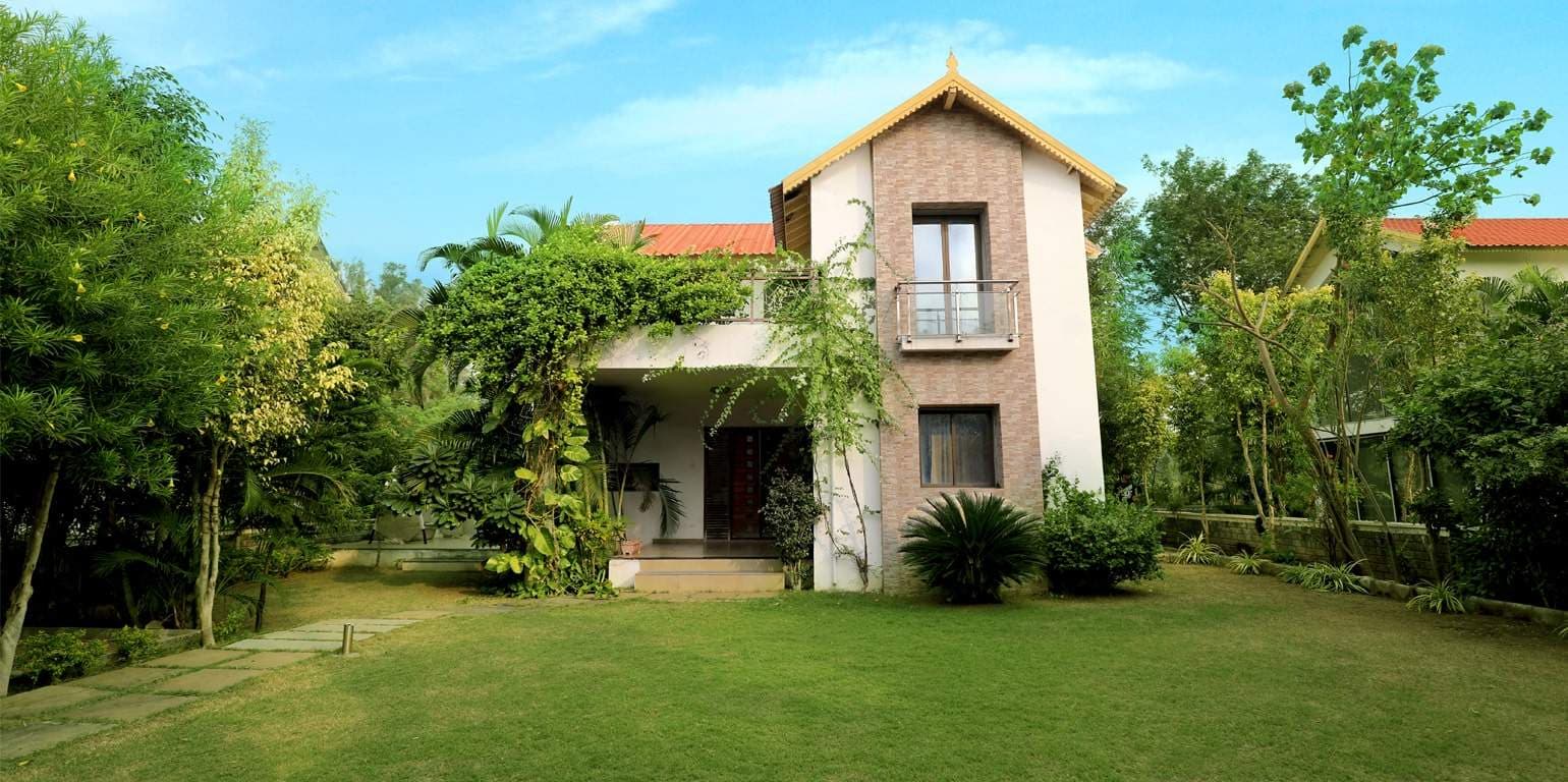 Luxurious Farmstay in Surat, Book @ 30% off