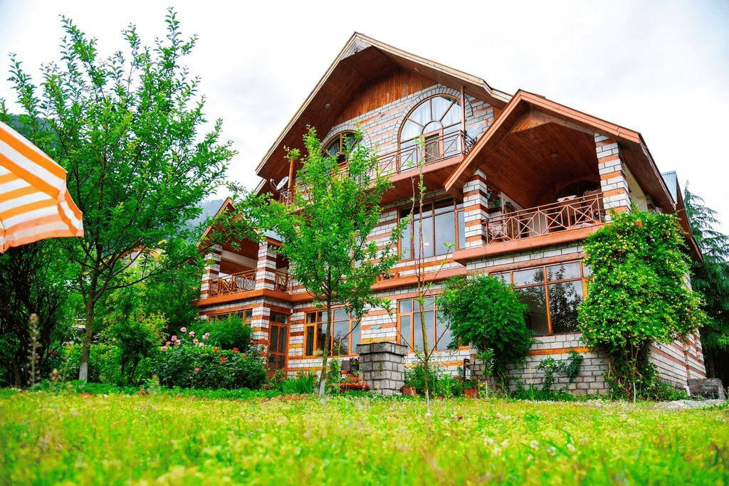 Offbeat Wooden Cottage, Manali | Staycation