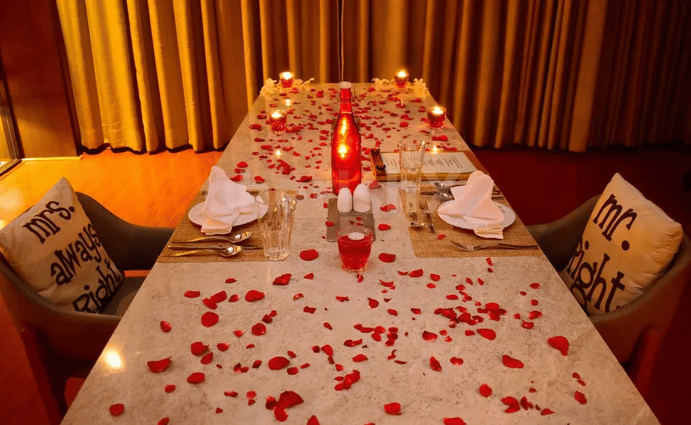 Private Candlelight Dining At The Courtyard By Marriott, Gurgaon