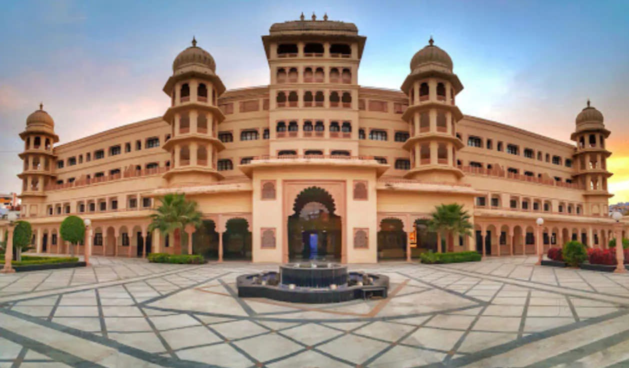 Shree Vallabh Vilas Lords Plaza