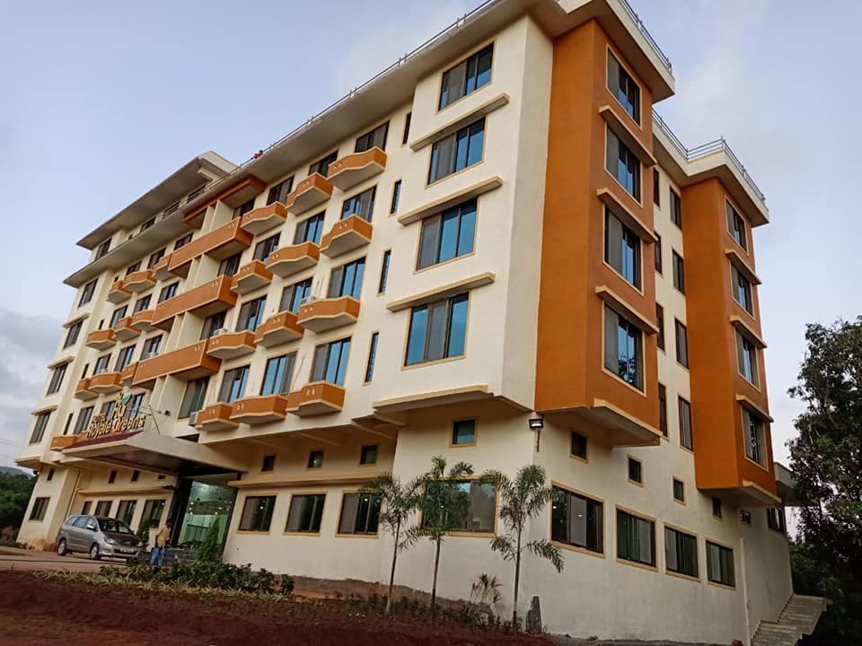 Royale Greens Resort