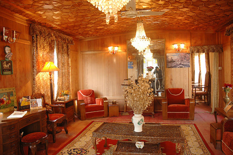 Taj Mahal Houseboats