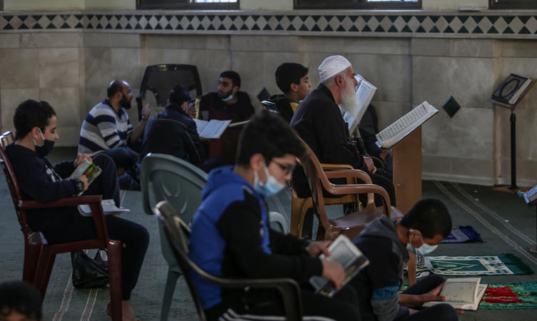 Take Part in Sermons at Al-Abrar Mosque