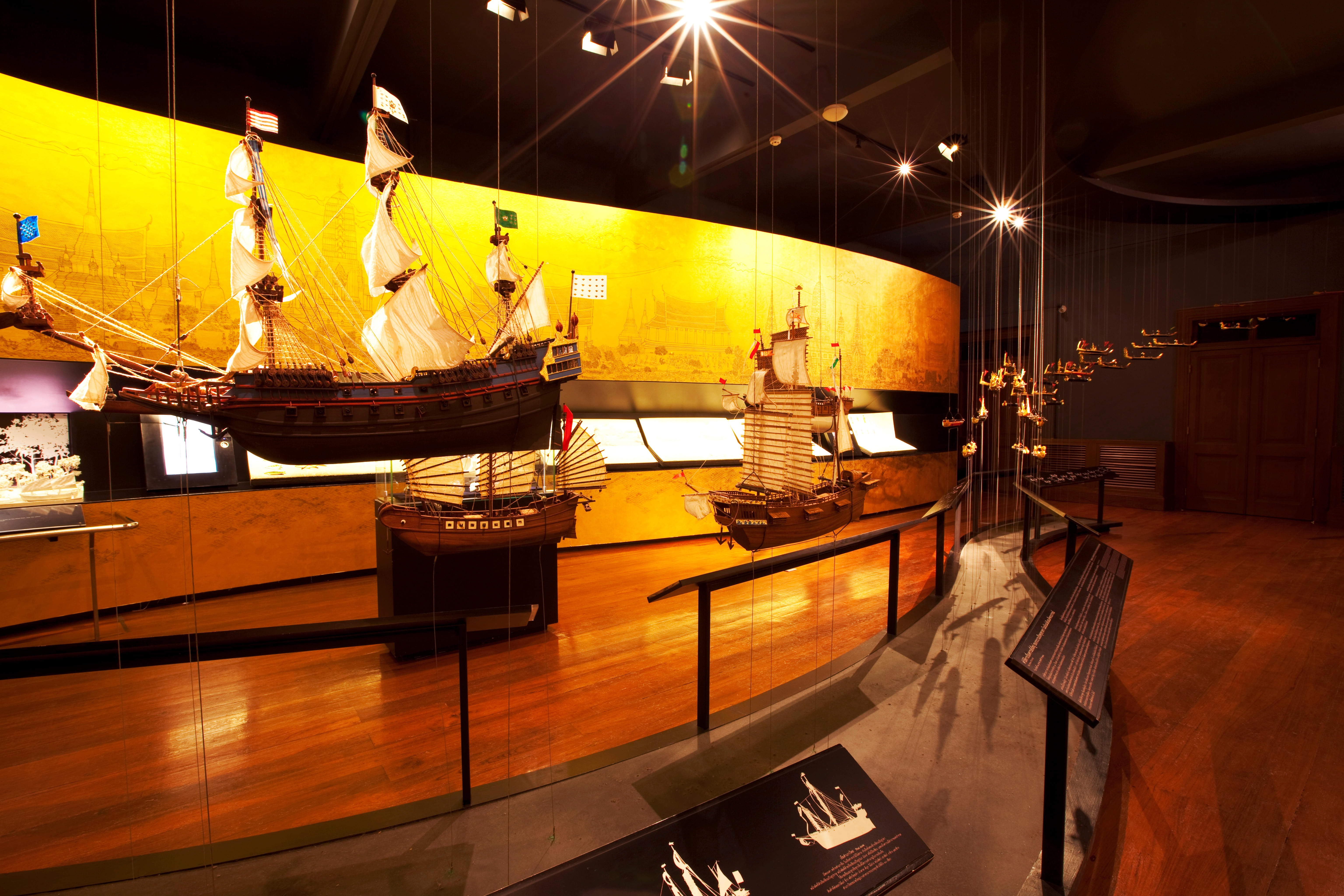  Explore the Museum of Siam