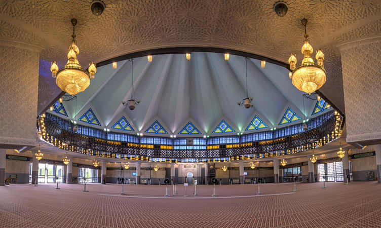 Explore the National Mosque