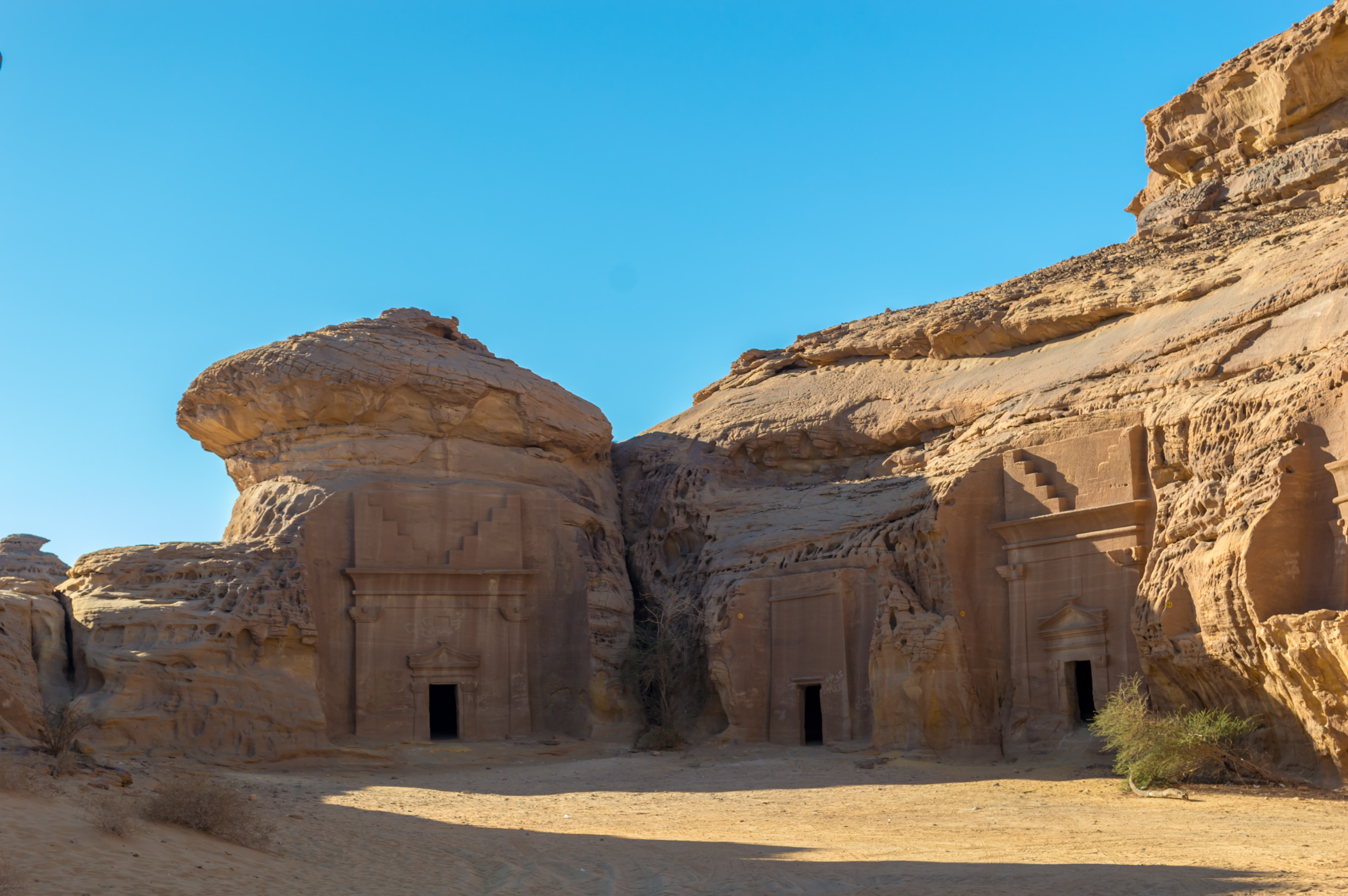 1638423945 alula caves in hegra
