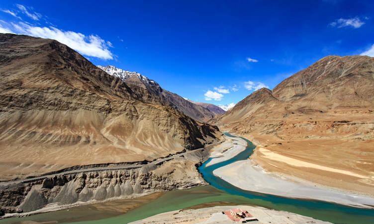 Experience the Mountains and Landscape around Zanskar River