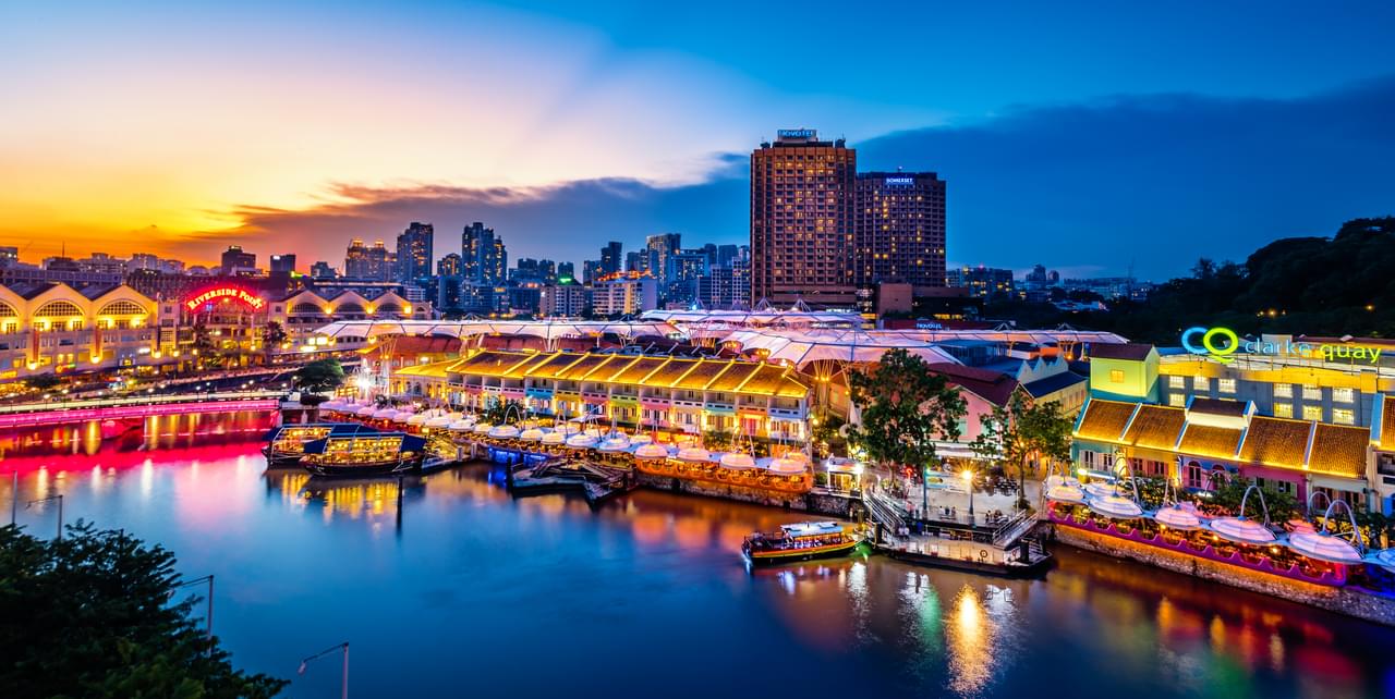 Experience the nightlife of Clarke Quay