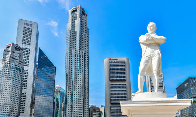  Check Out the Statue of Sir Stamford Raffles