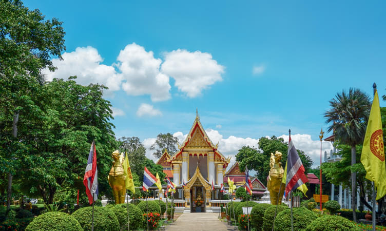 Visit The Old Ruins Of Wat Kamphaeng Laeng And Wat Phai Lom