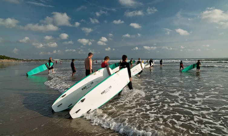 Pantai Batu Mejan (Echo Beach) 