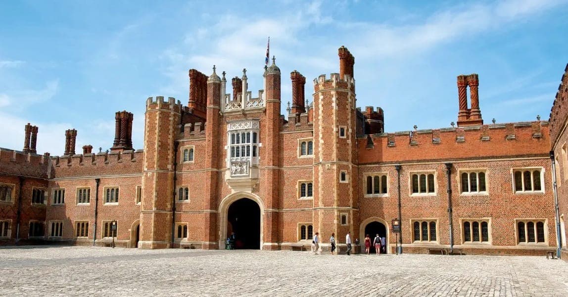 Take A Tour At Hampton Court Palace