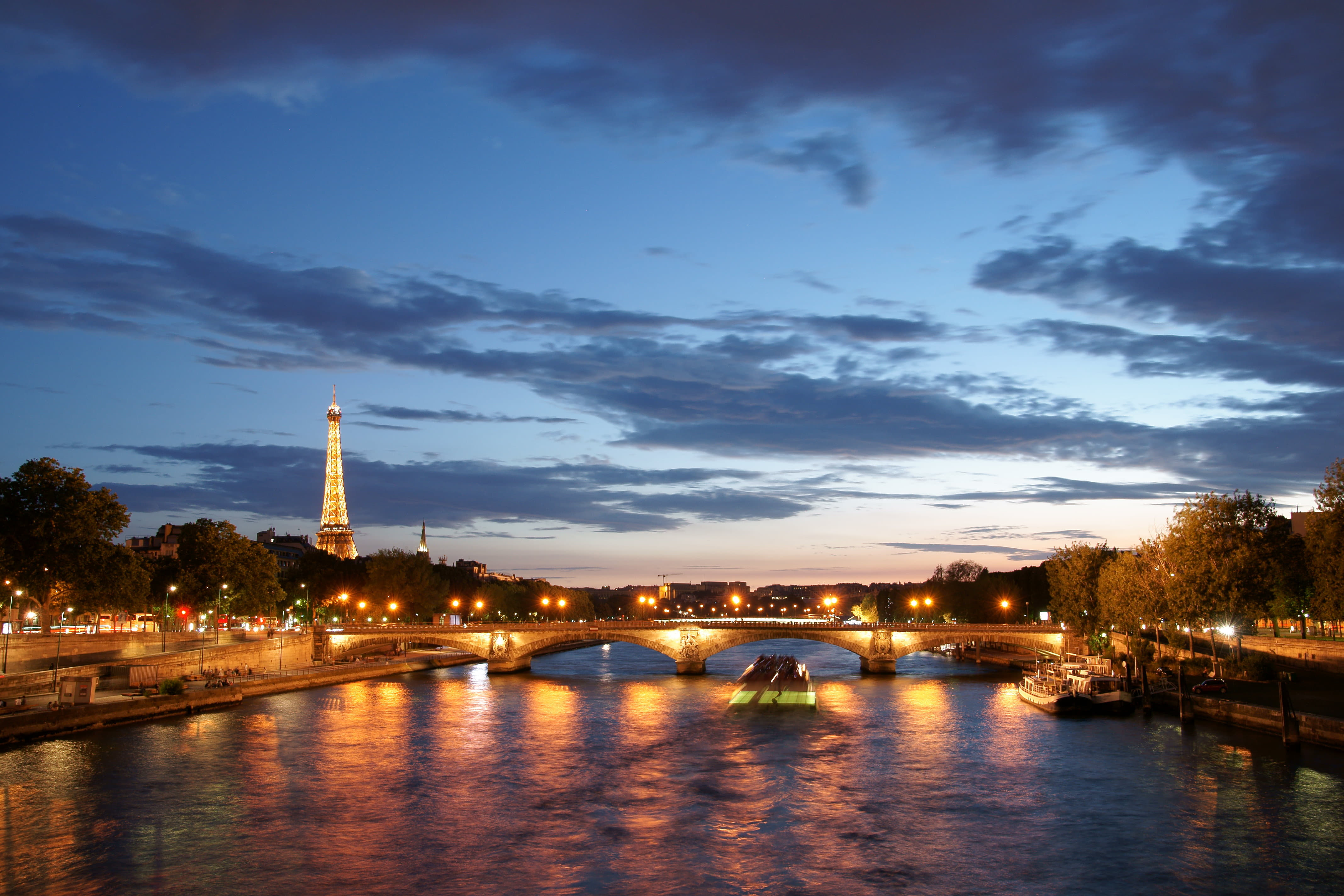 15 Things To Do In Paris At Night | Get Upto 40% Off Deals