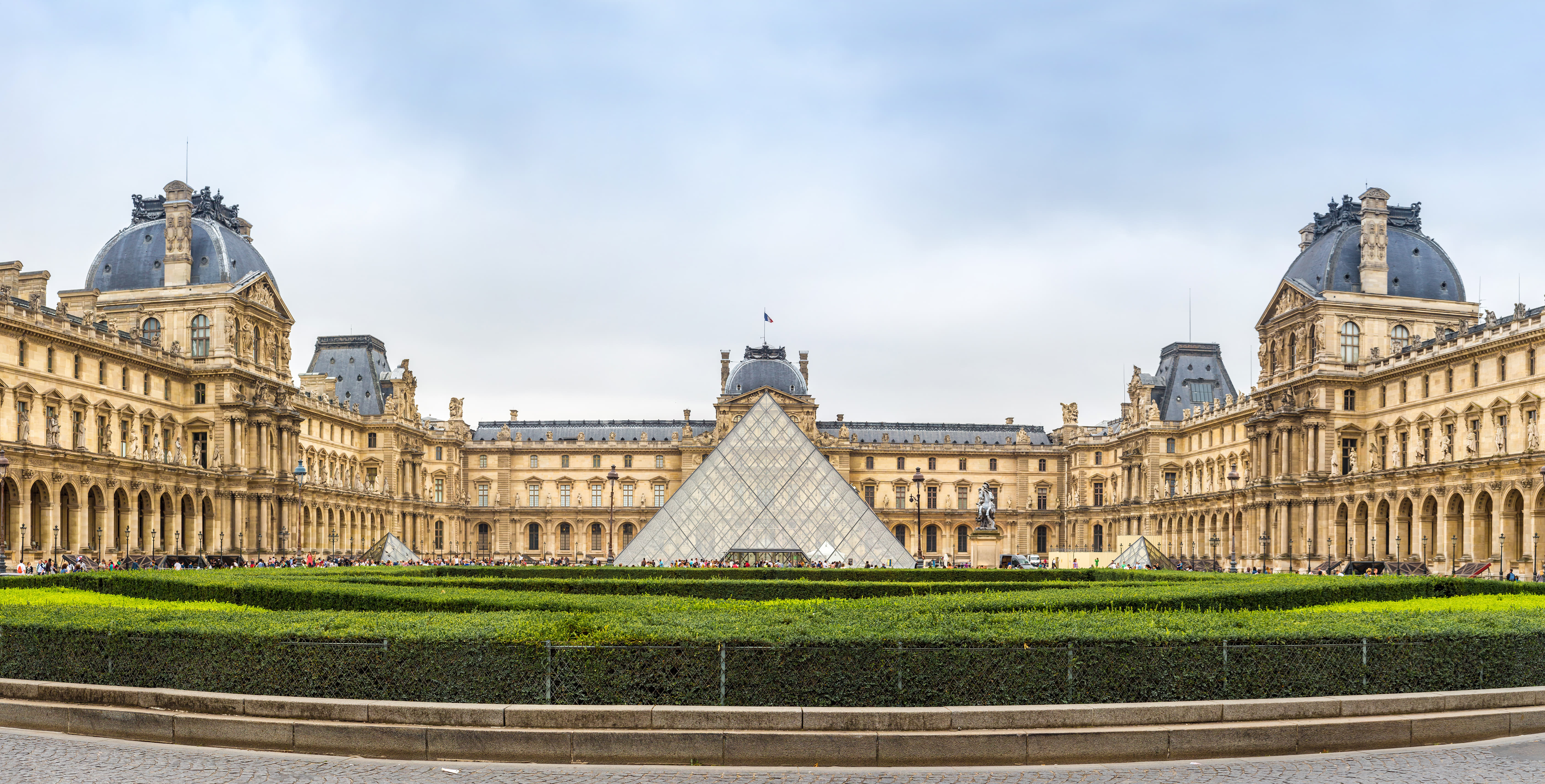 15 Places Near Louvre Museum {{year}} (Updated Edition)