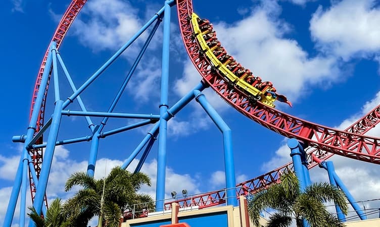 10 Warner Bros Movie World Rides That You Must Try!