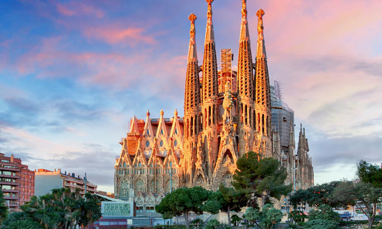 Take A Tour at La Sagrada Familia
