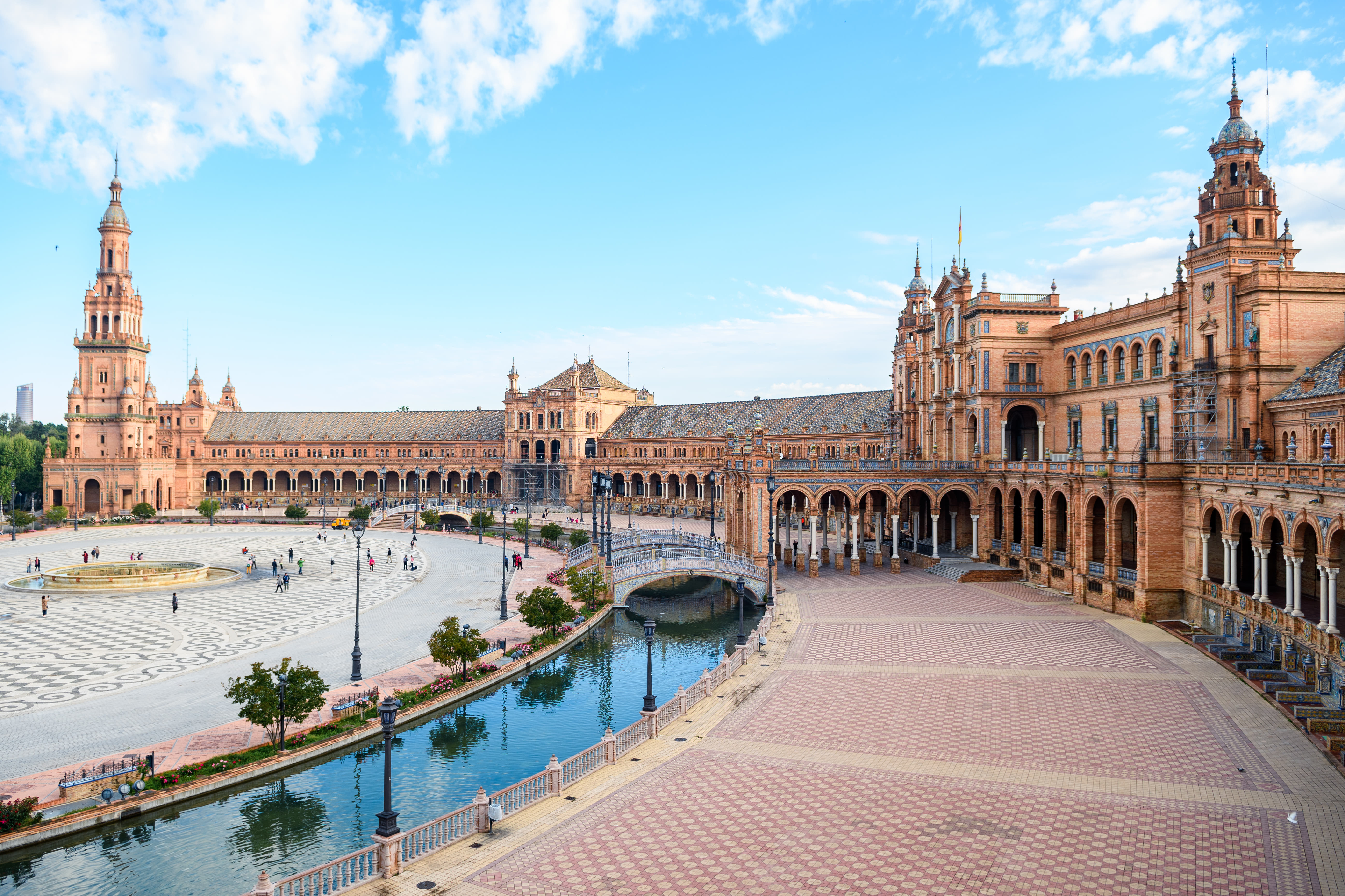  Visit Plaza de España