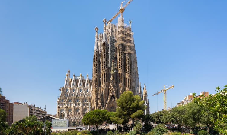 Explore The Iconic Sagrada Familia
