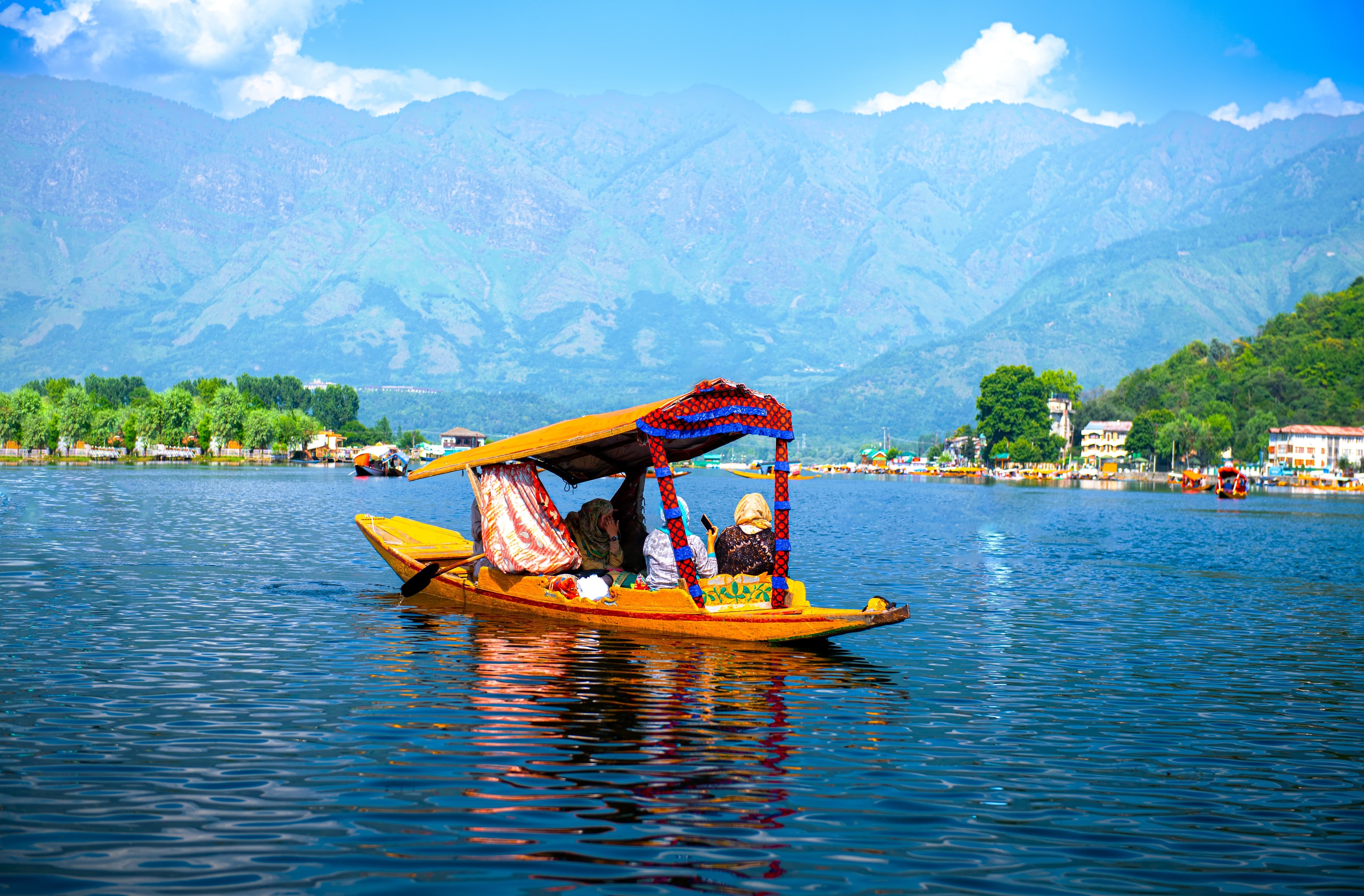 Kashmir in May | Know About Weather, Attraction, Activities & More!