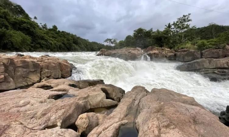 Perunthenaruvi Waterfall