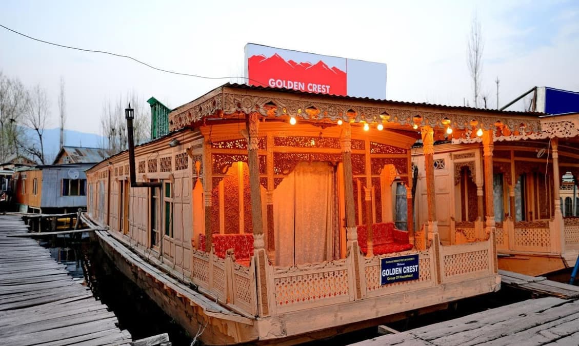 Golden Crest Group Of Houseboats