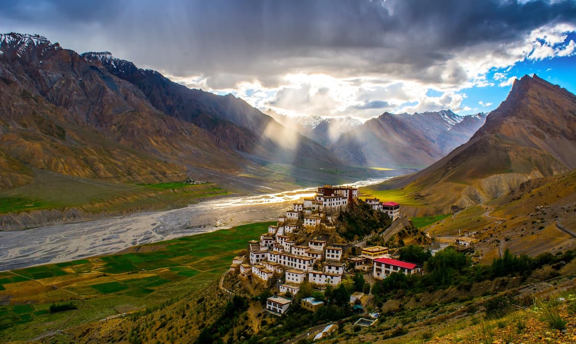 25 Places to Visit in India in May for A Summer Vacation