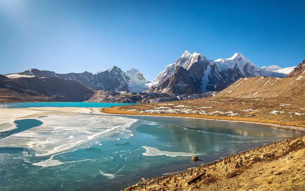 Drive to Gurudongmar Lake via high-altitude roads