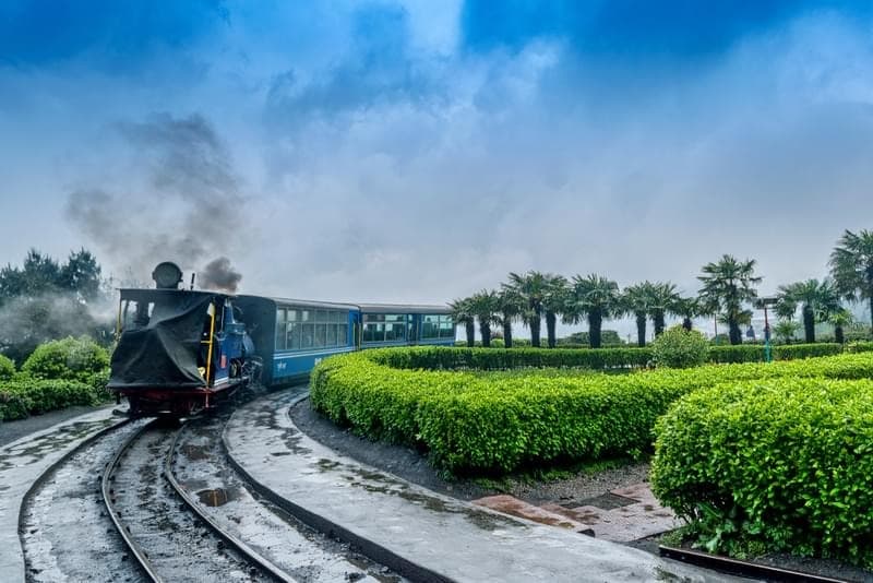Ride The Darjeeling Himalayan Toy Train