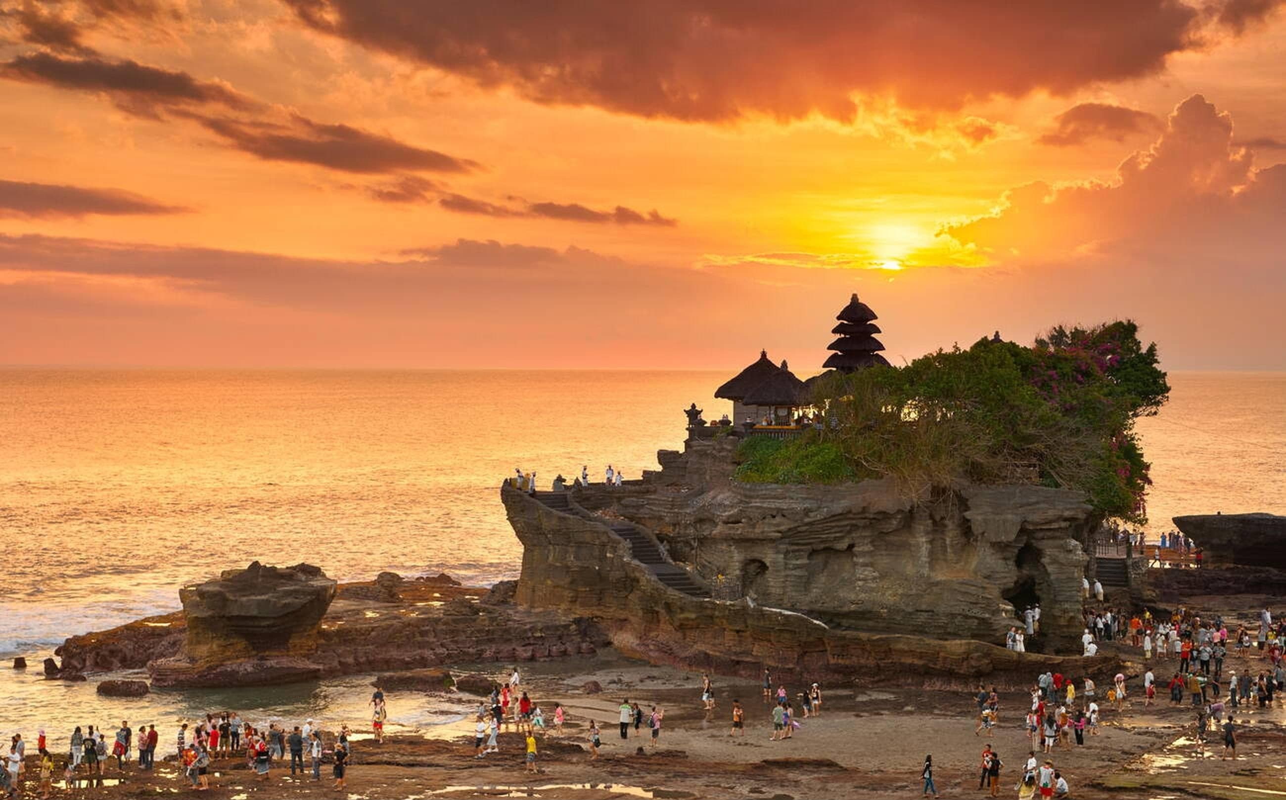 Watch The Sunset At Tanah Lot Temple