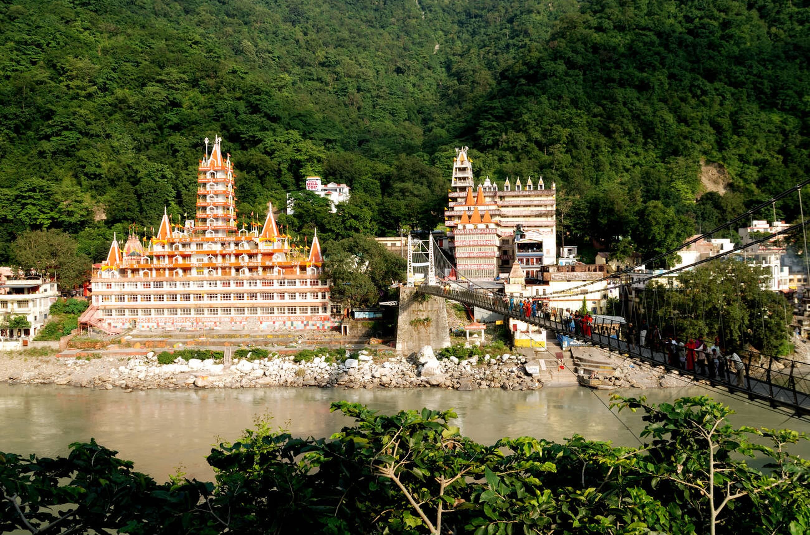How to travel within Rishikesh?
