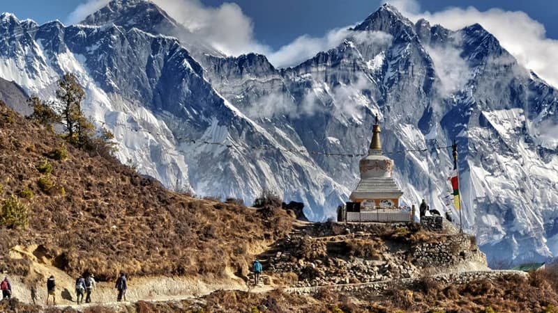 Everest Base Camp Or Annapurna Circuit: The Summary
