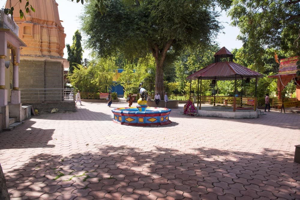  Explore Maharshi Sandipani Ashram and Gomti Kund